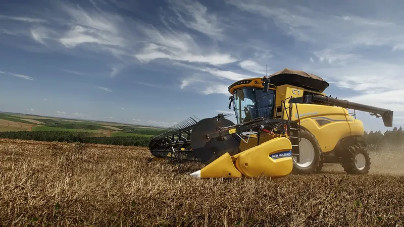 Colheitadeira New Holland trabalhando na colheita