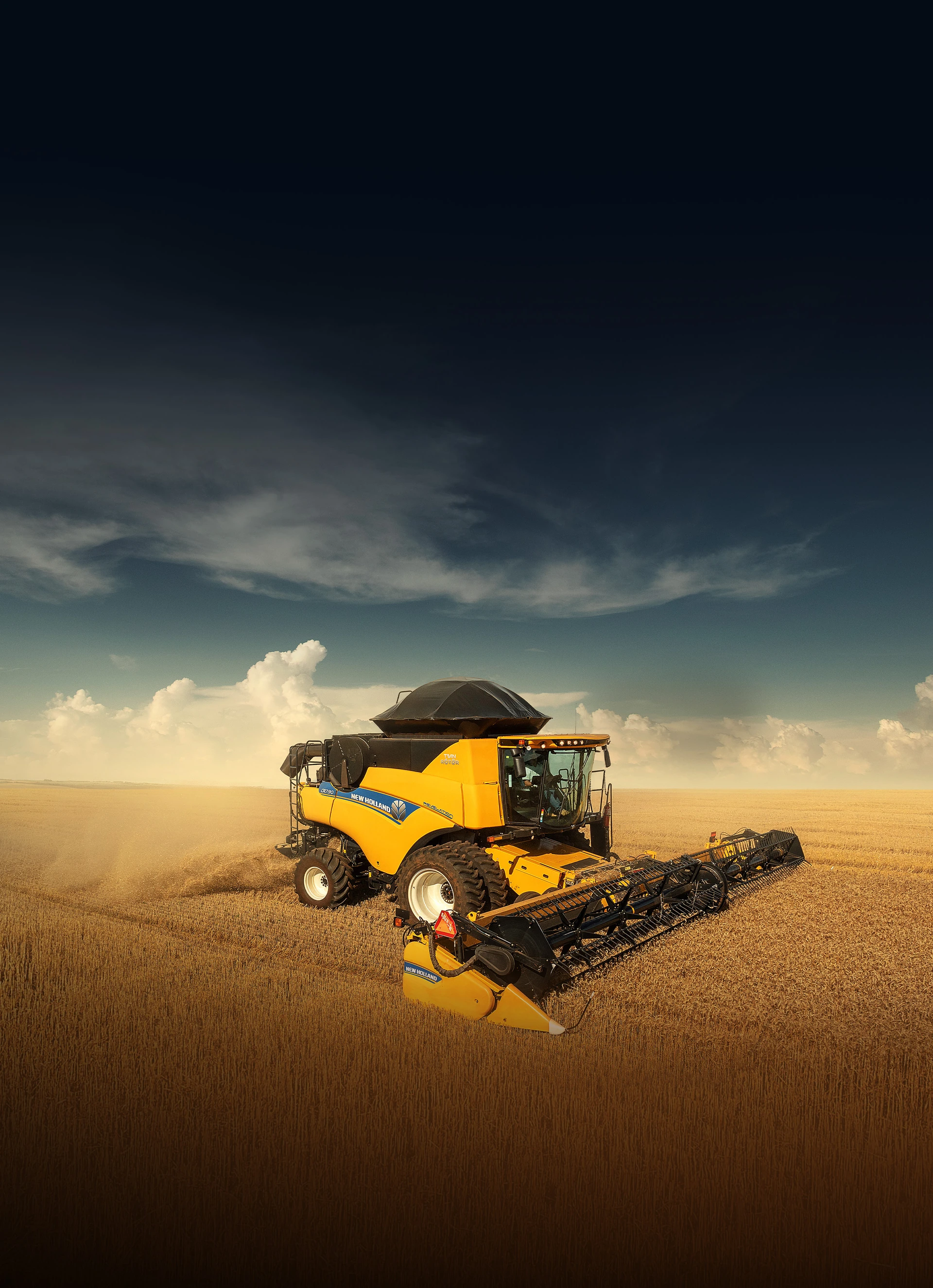 Fotografia oficial da linha CR em campo — CR 8.90 IntelliSense™