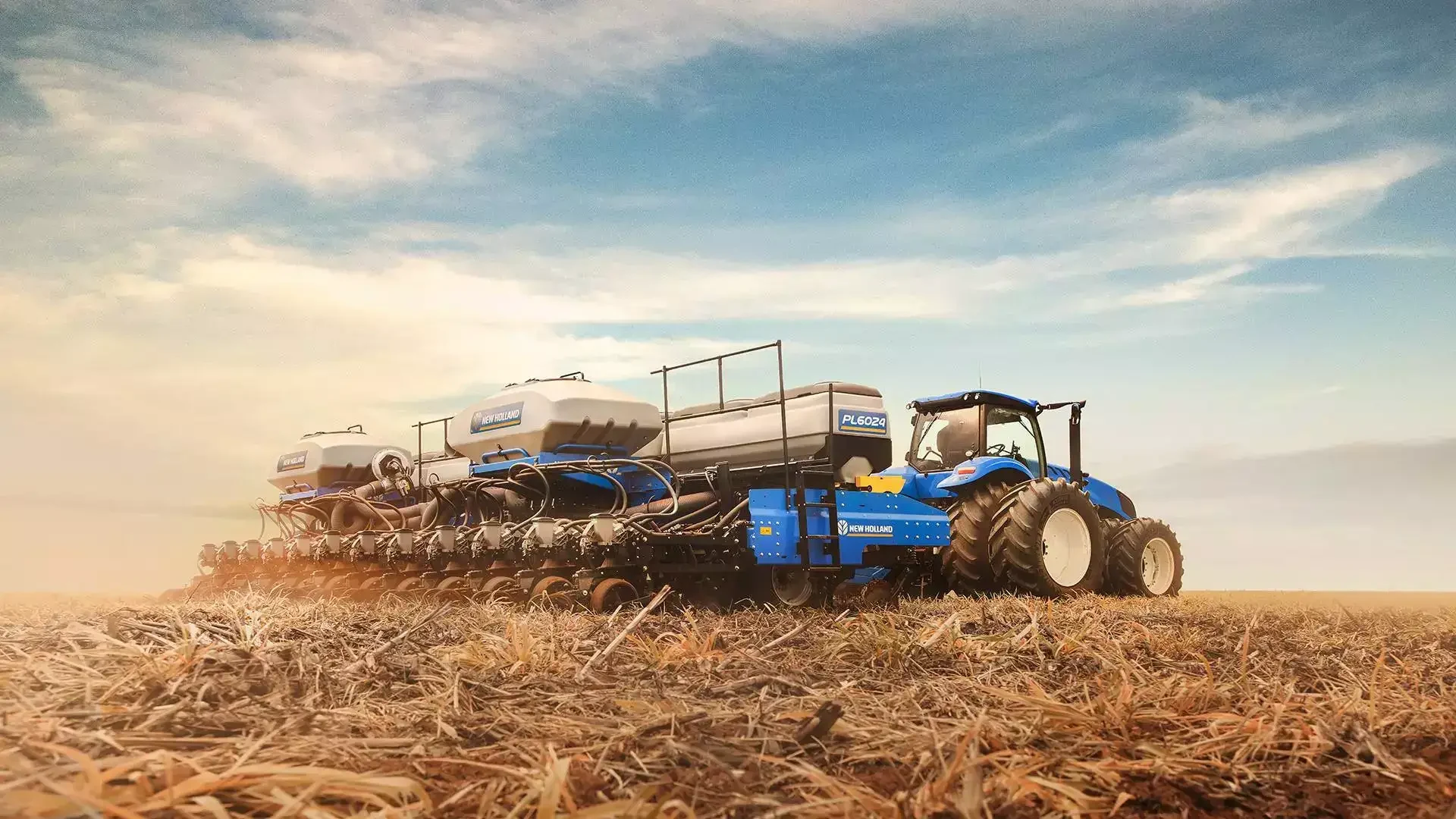 PL6000 New Holland no campo