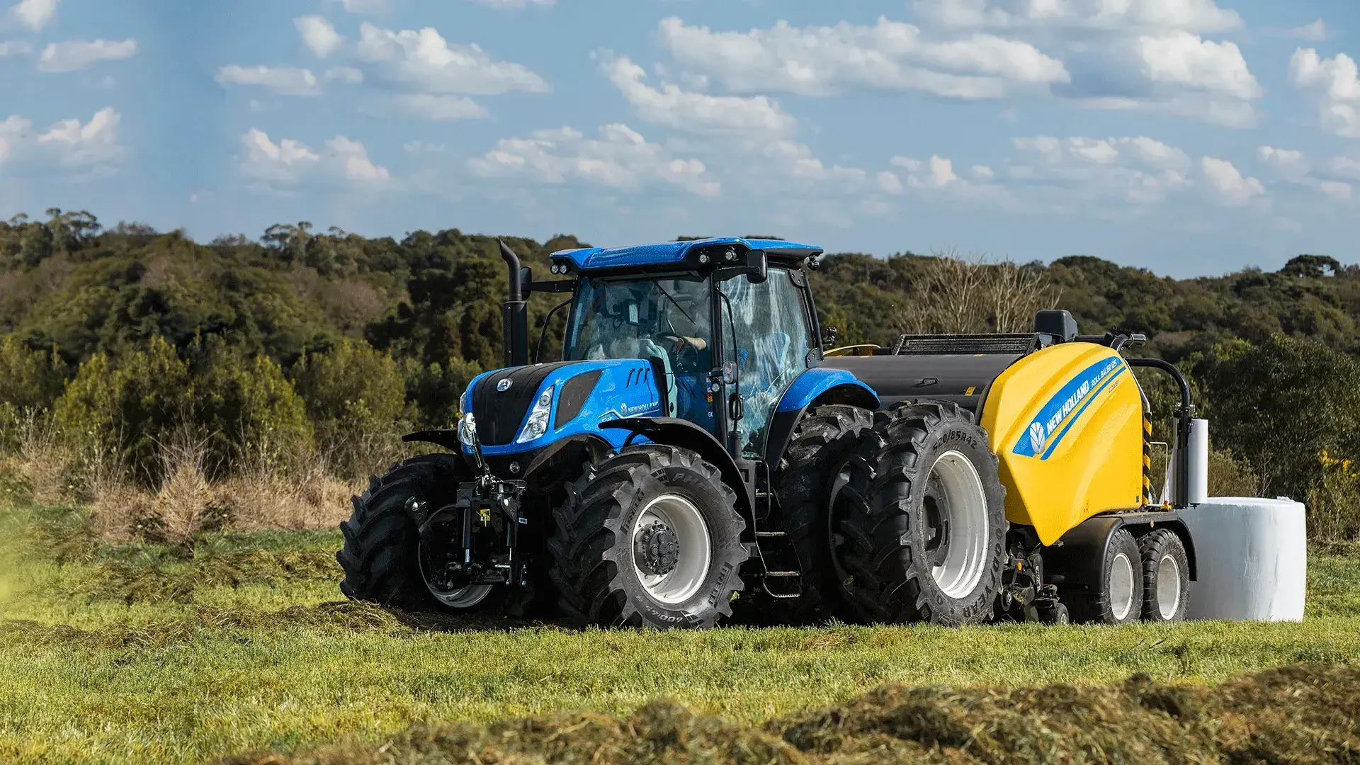 T7 LWB New Holland no campo