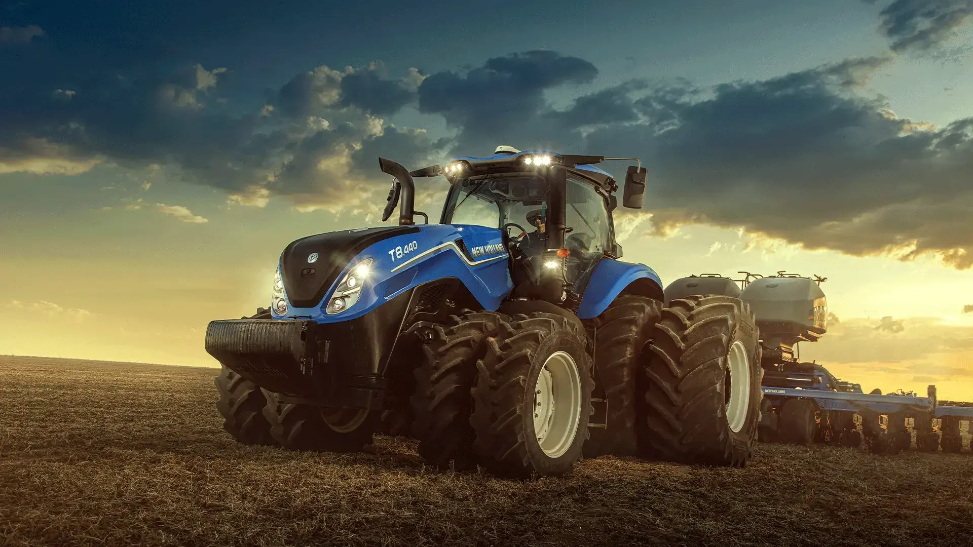 T8 PLM Intelligence New Holland no campo