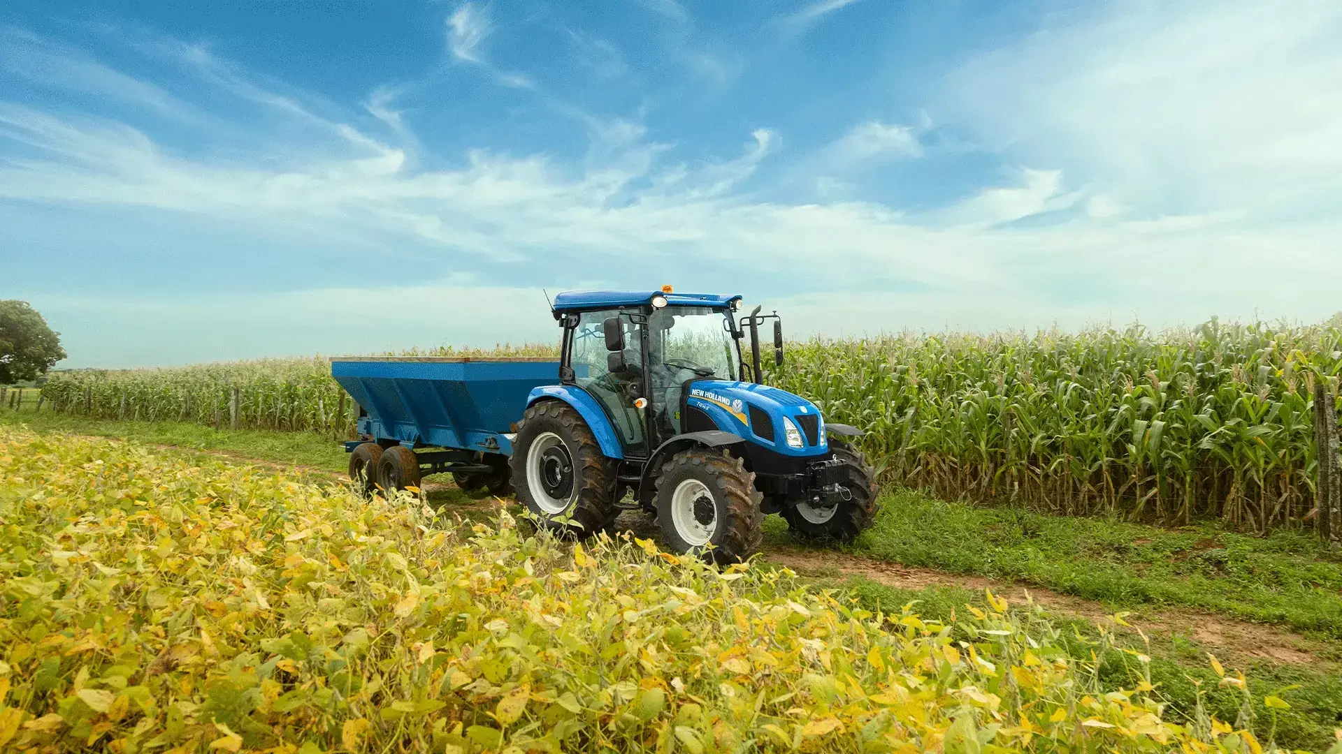 T4.75S New Holland no campo