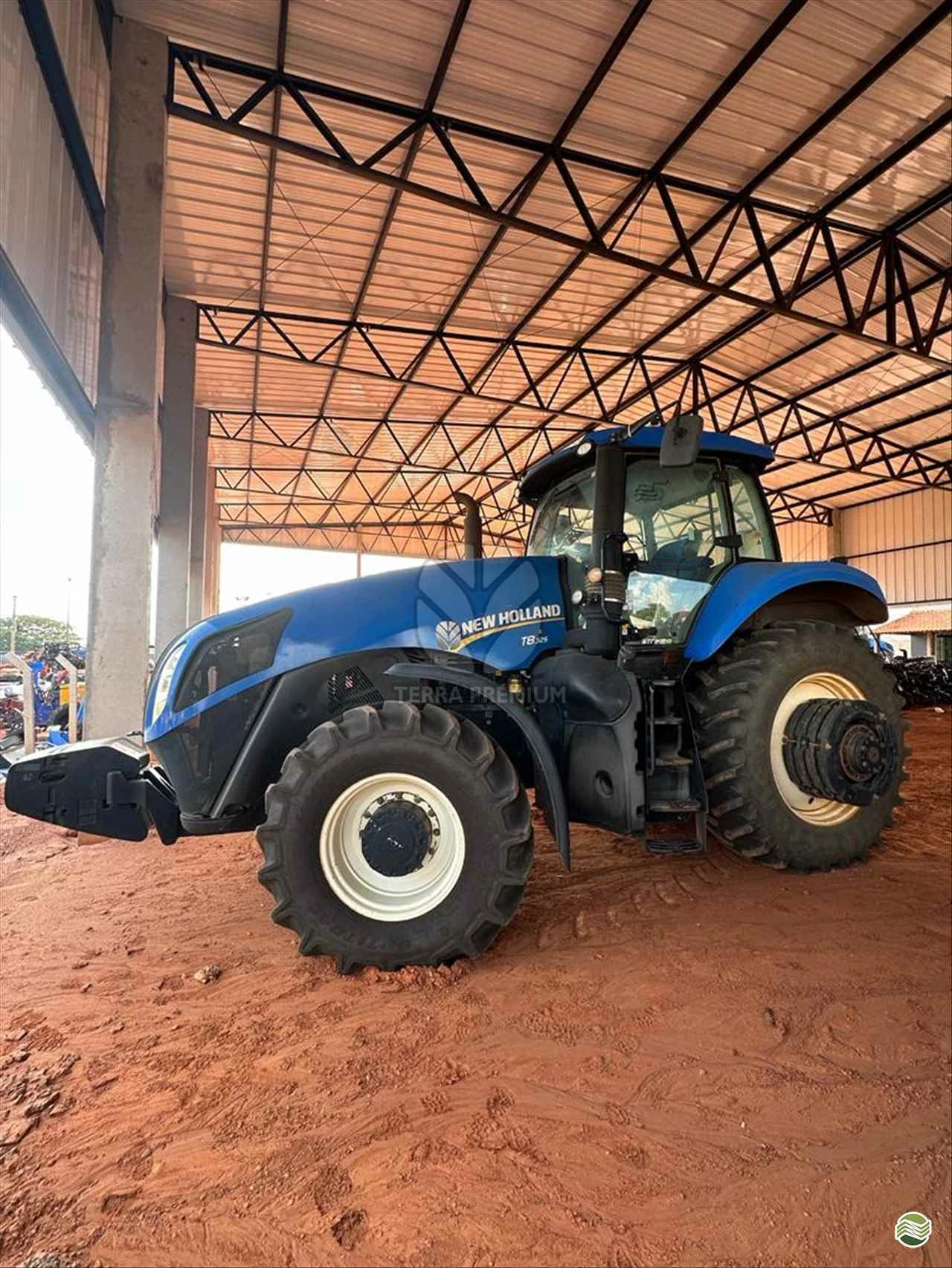New Holland T8 325 — foto da unidade anunciada