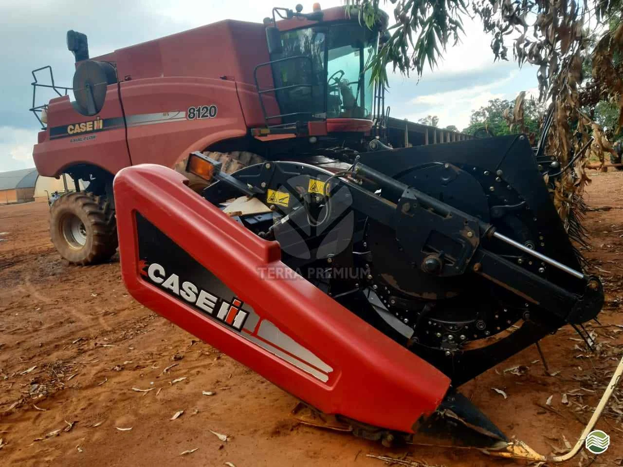 Case 8120 — foto da unidade anunciada